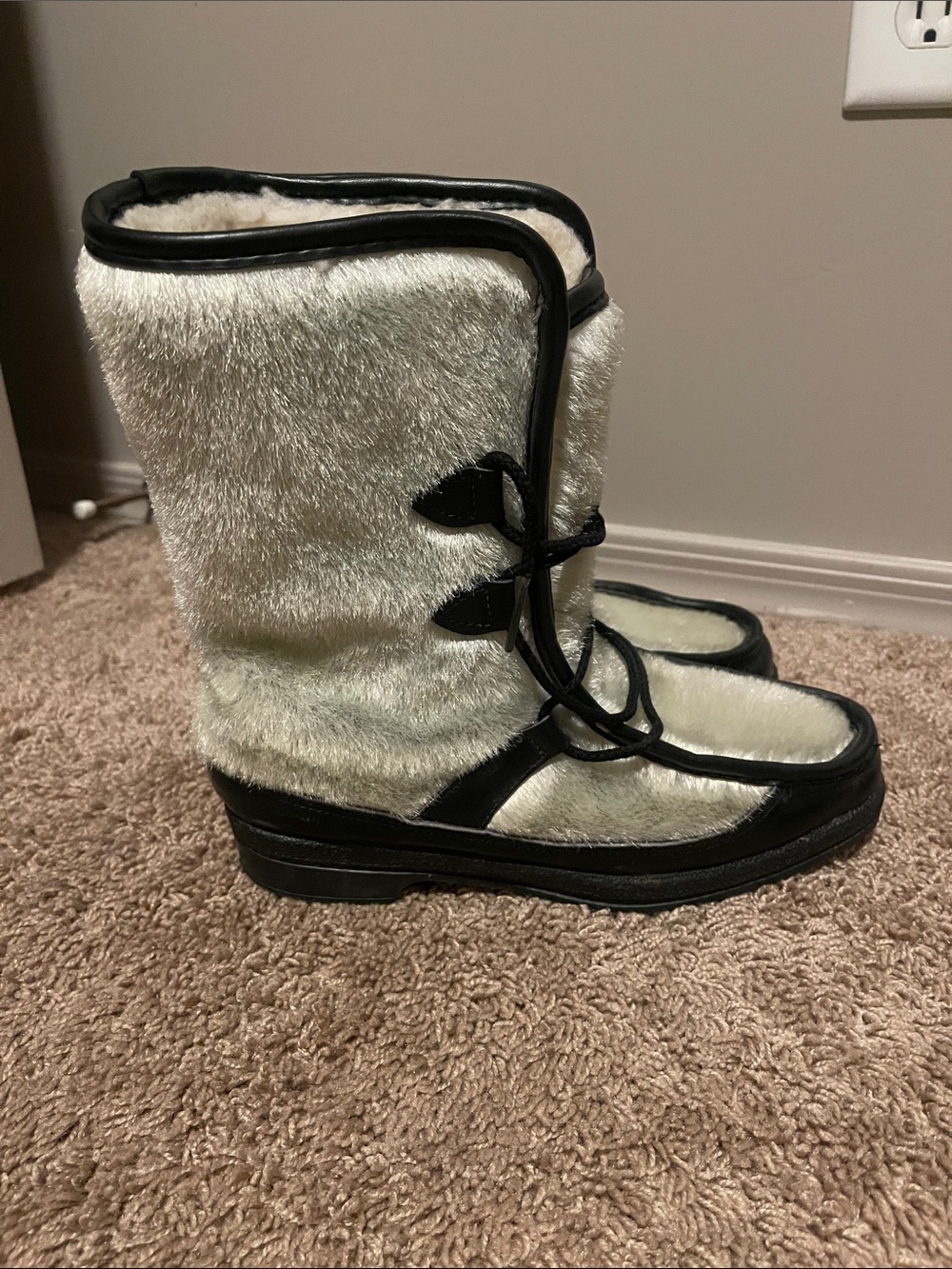 Handmade Women’s Faux Fur Winter Boots in Ivory and Black
